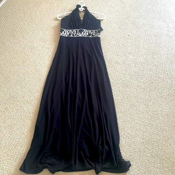 Tie-Neck Open-Back Maxi Dress - Picture 5 of 14